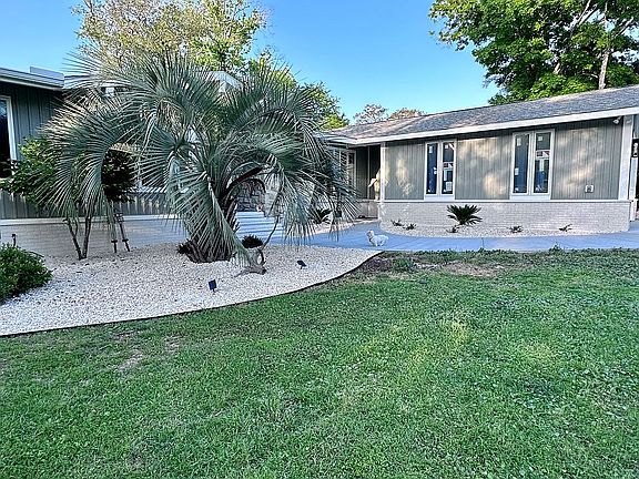 3rd image of 7 Pebble Beach Dr