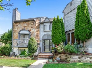 42 Edinborough Ct, Hackettstown, NJ 07840