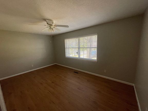 3rd image of 3500 Claremont Ave #B