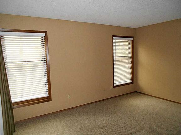5th image of 5 Randall Ln