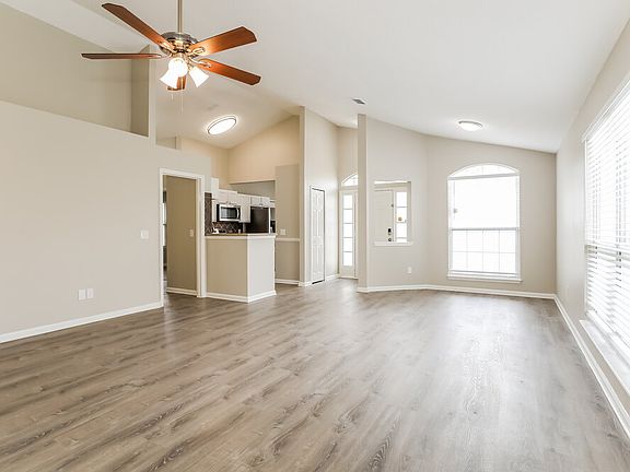 5th image of 5566 Oak Crossing Dr