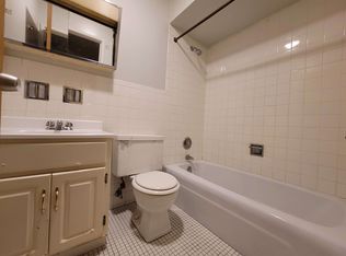 6825 N Sheridan Rd APT 217, Chicago, IL 60626