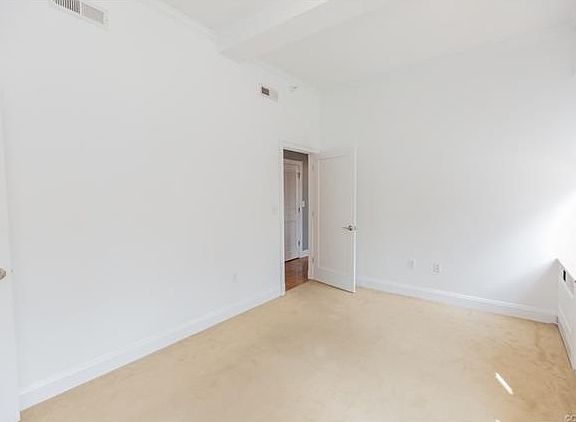 5th image of 212 E Clay St #U2b