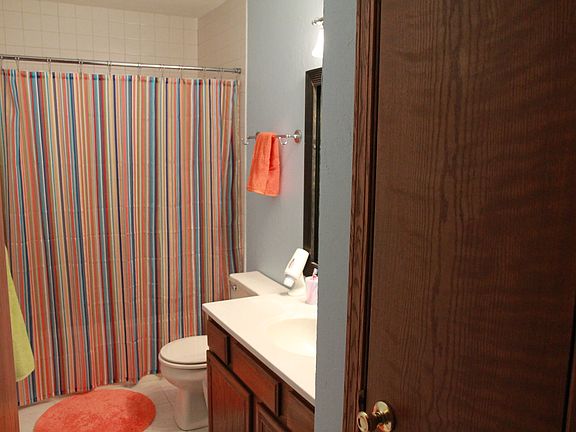 5th image of 938 Candleford Ln