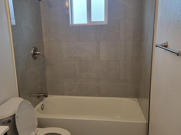 3rd image of 1035 N Linnell Avenue