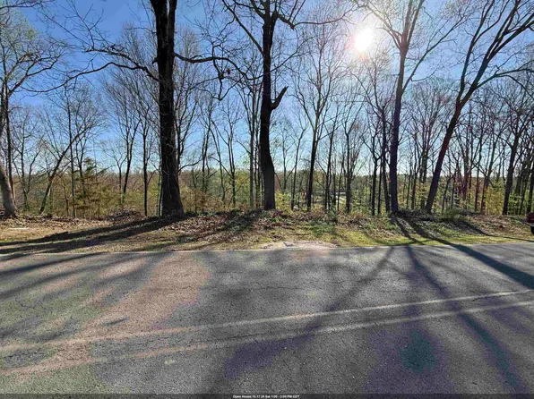 335 Shoreline Dr, Killen, AL 35645