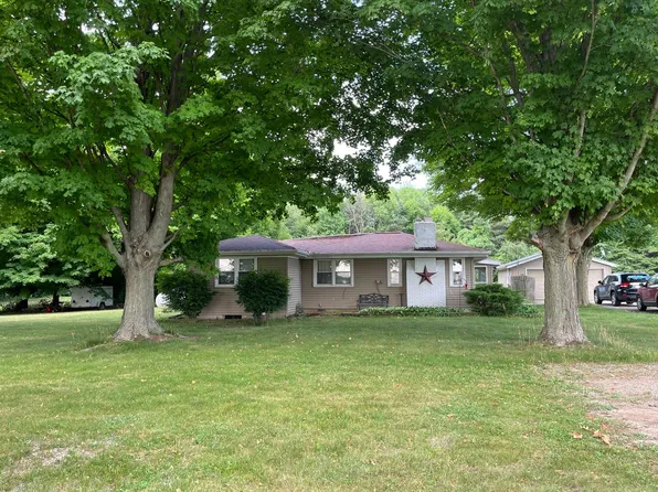 8334 N 46th St, Augusta, MI 49012