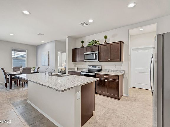 4th image of 36397 W Pampoloma Ave