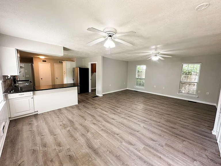 6461 Danbury Ln — Photo 21