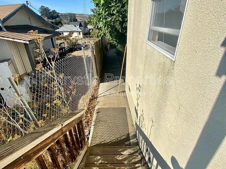 544 Porter St — Photo 16