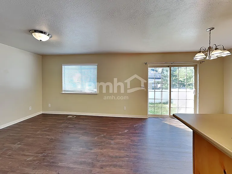 1444 S 50 W — Photo 4