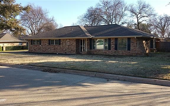 3rd image of 2433 Sherwood Dr