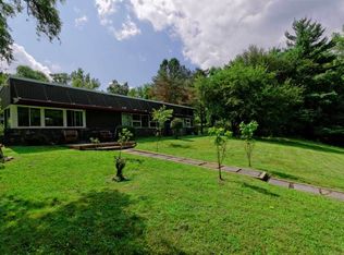 18 Ledgestone Rd, Troy, NY 12180