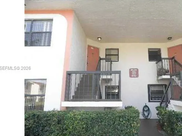 862 NE 209th St APT 202, Miami, FL 33179