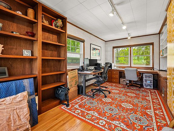 5th image of 2220 Knapp St