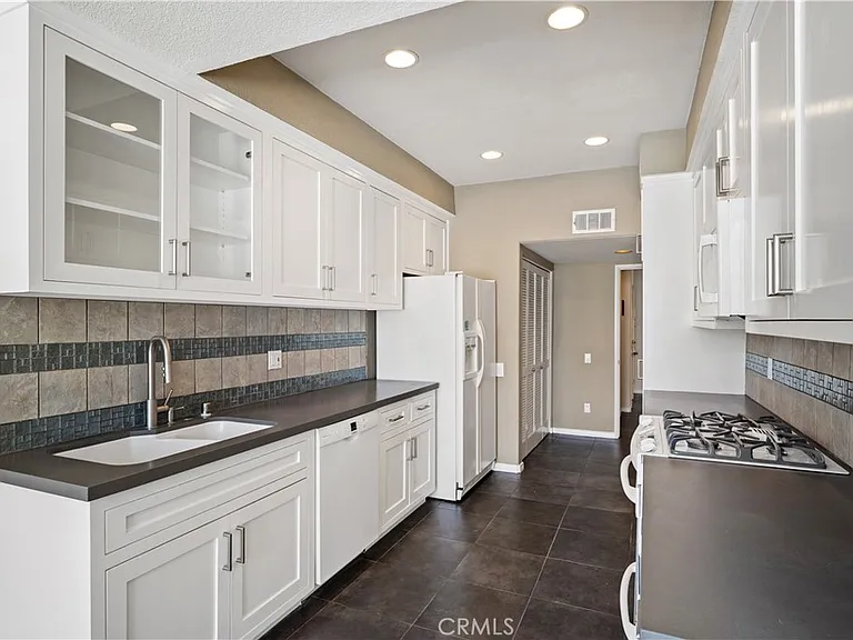 4313 Van Nuys Blvd #203 — Photo 14
