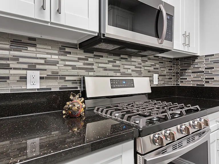 103 N Hayworth Ave #4 — Photo 6