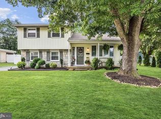 4 Lancaster Dr, Burlington, NJ 08016