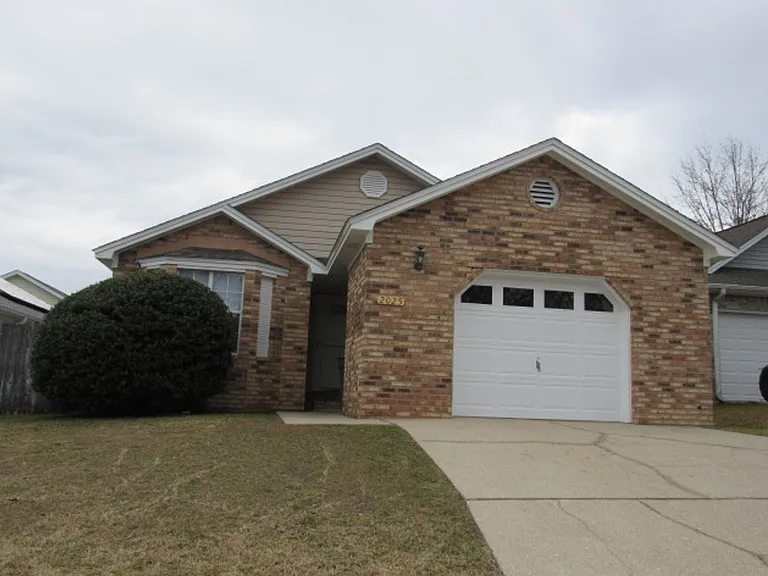 2025 Cambridge Cir — Photo 1