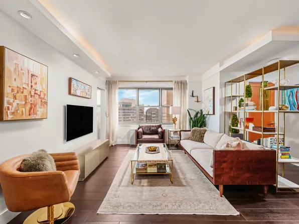 400 East 56th Street image 2 of 15