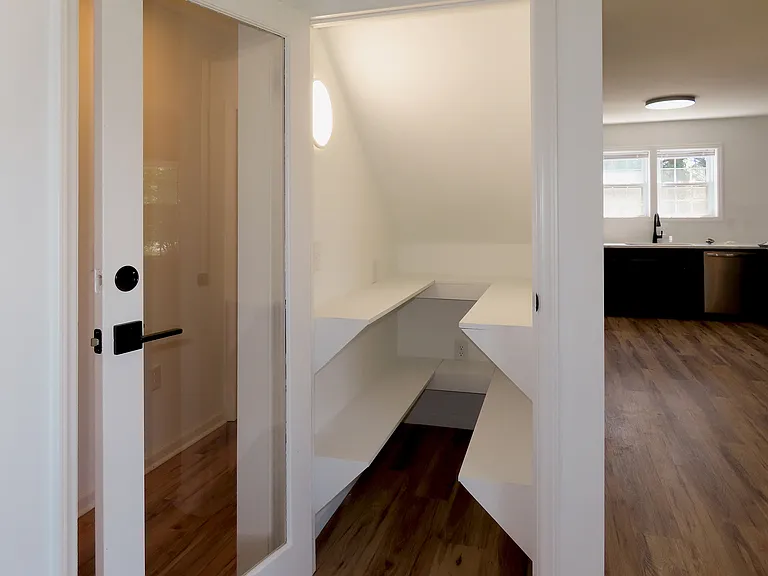 527 Cornelius St — Photo 10