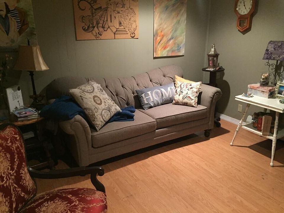2nd image of 15 Woodside Ln Fl 1