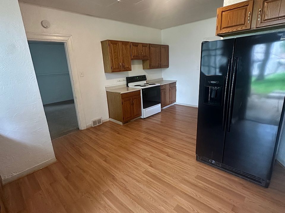 1st image of 520 Roosevelt Ave #1
