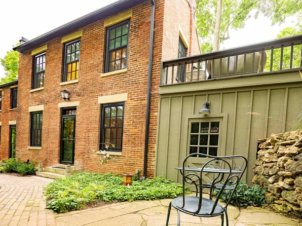 410 S High St, Galena, IL 61036