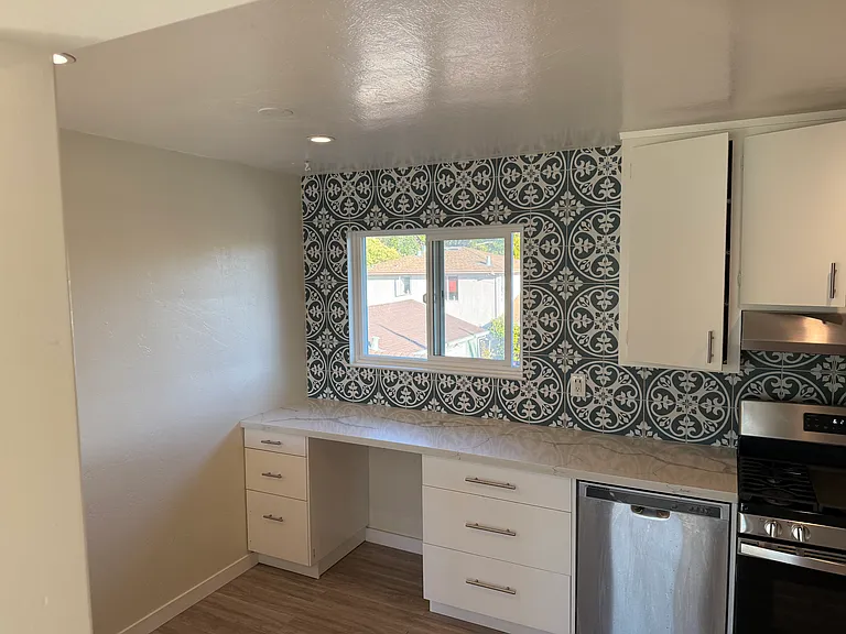 140 S Morrissey Ave #17 — Photo 5