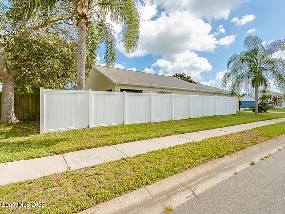 5th image of 2832 Saint Robert Dr
