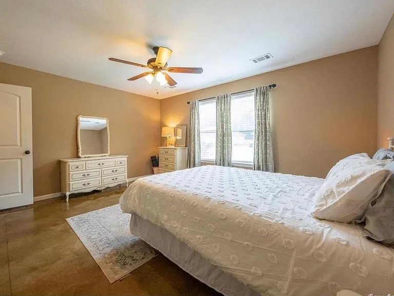1722 Milburn Dr — Photo 16