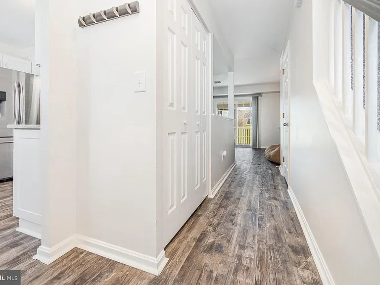 407 Cambridge Ct — Photo 11