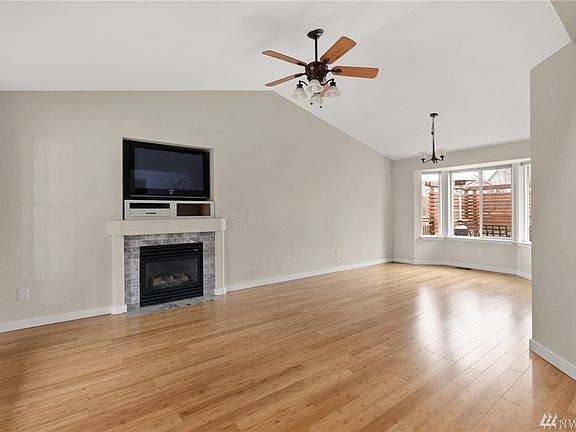 4th image of 3129 Sword Fern Dr NW