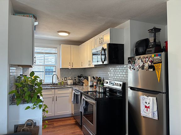 5th image of 76 John St Floor 2
