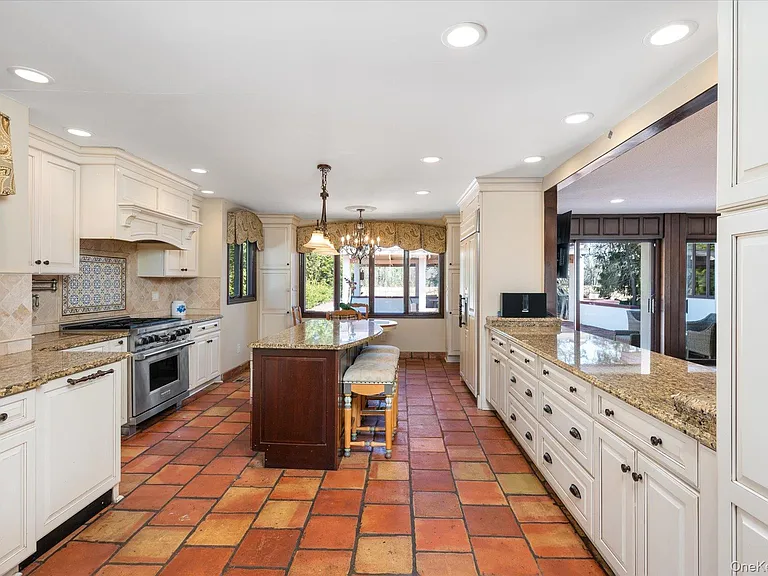 8 Plaka Ct — Photo 13