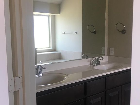 4th image of 305 Santo Dr
