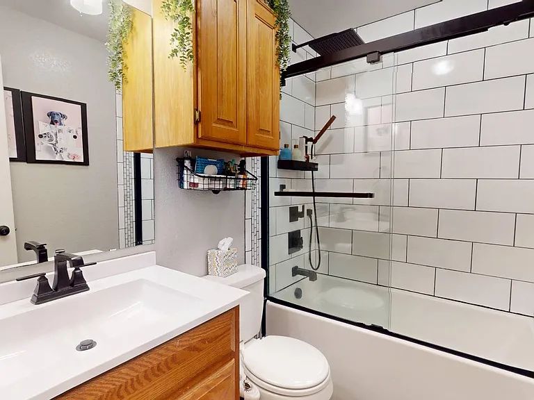 1202 E Keller St — Photo 11