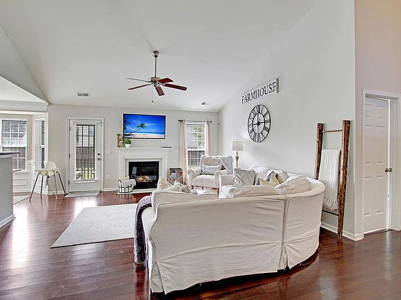 3rd image of 102 Rosario Dr