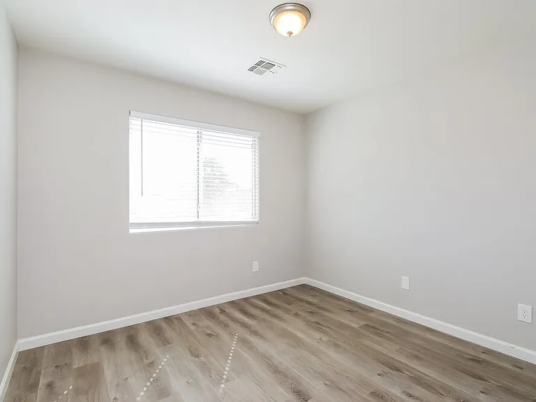 11559 W Buchanan St — Photo 11