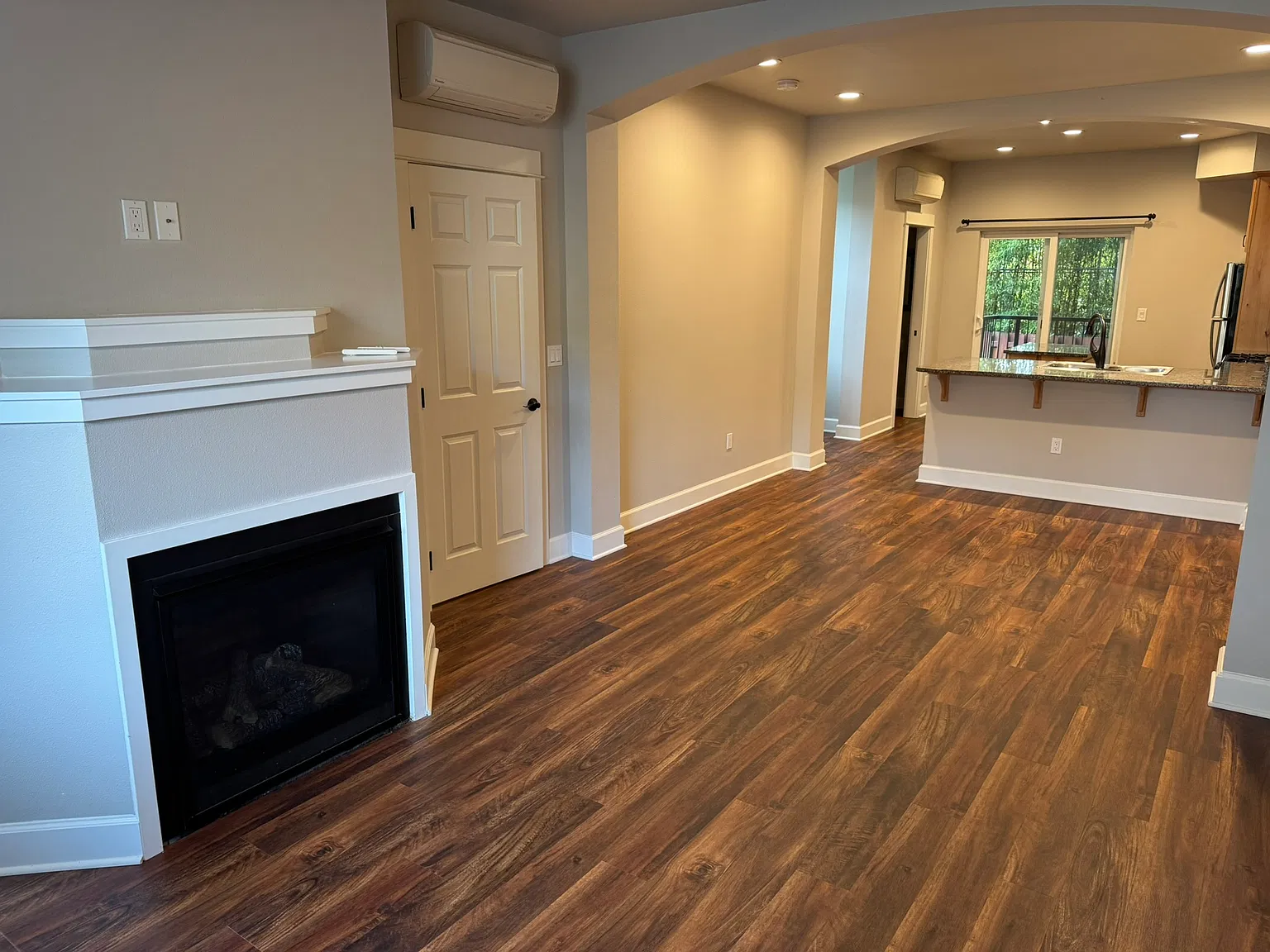 2 bed, 2.5 bath, 1375 sqft, $2,395 — Photo 2