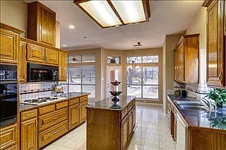 5th image of 904 Shady Ln N