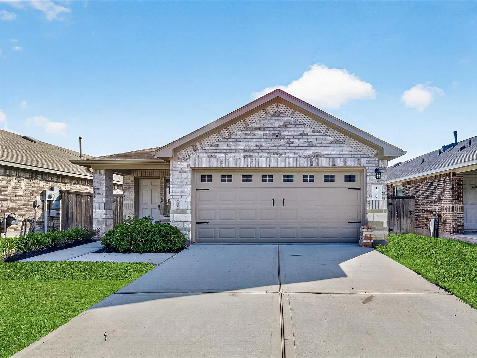 3 bed, 2.0 bath, 1451 sqft, $1,625 — Photo 1