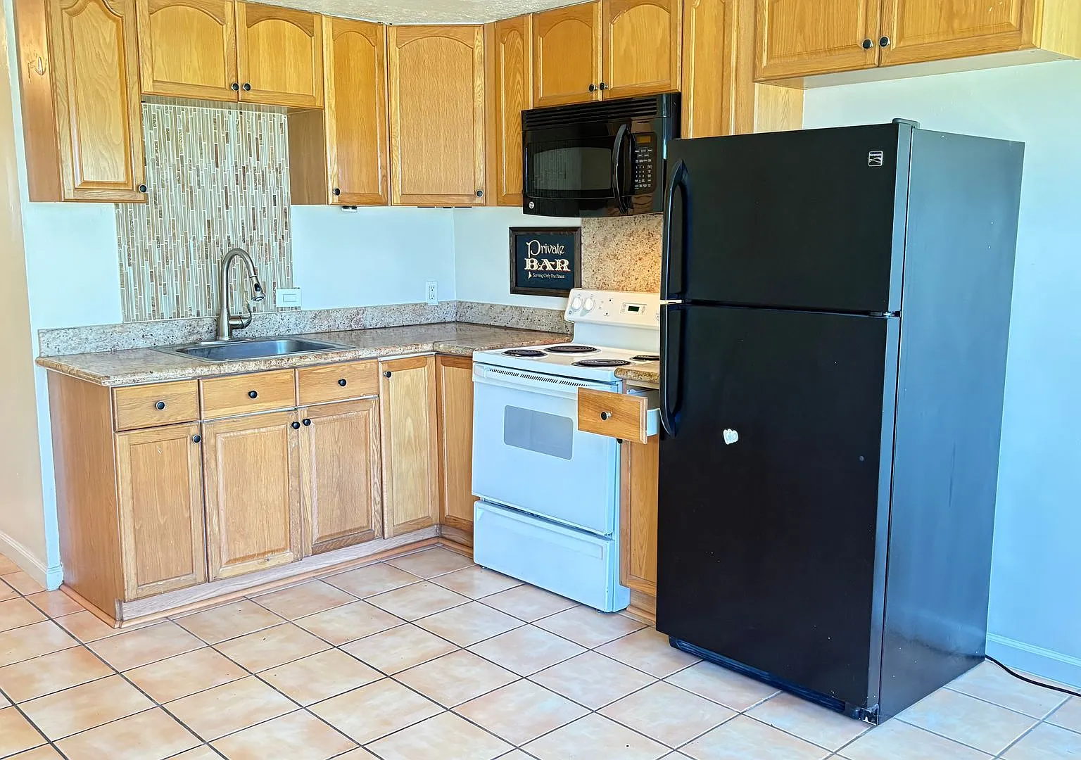 Makaha Surfside - One Bedroom — Photo 2