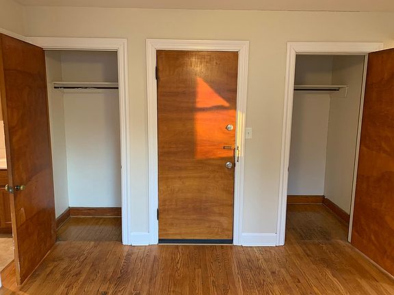 4th image of 901 Oak Hill Dr #1