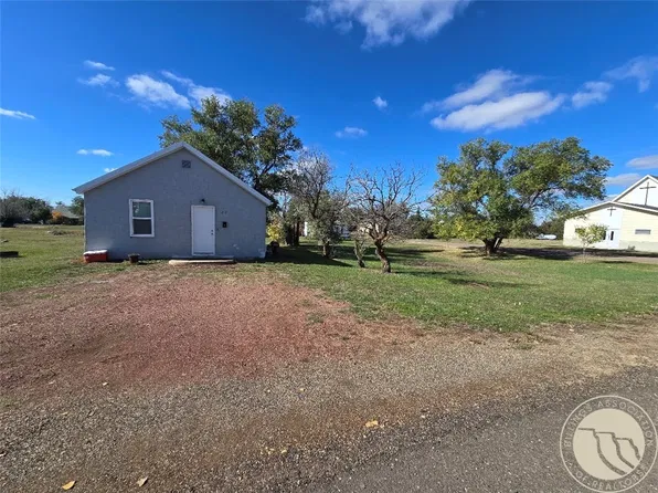 217 N 2nd St, Plevna, MT 59344