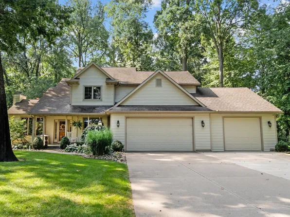 11040 Cougar Dr, Granger, IN 46530