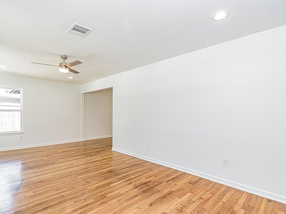 4th image of 4618 Ella Blvd