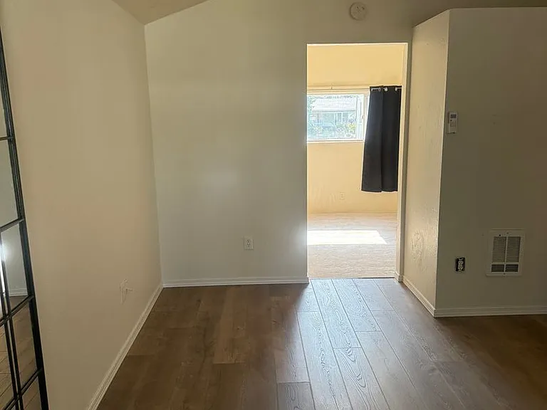 910 King St #B — Photo 5