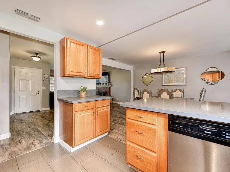 6237 Louth Way — Photo 9