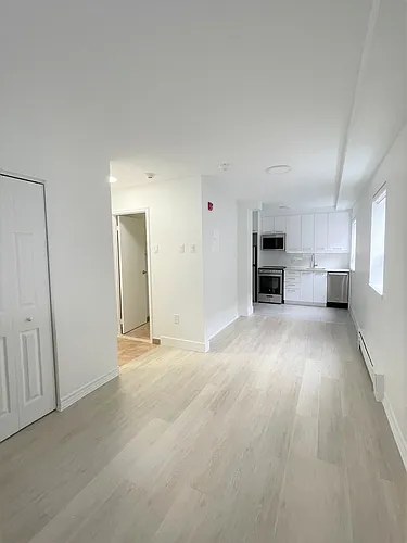 131 Lake Cres Photo 1